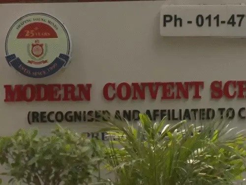 delhi schools bomb threats dps modern convent shriram school 