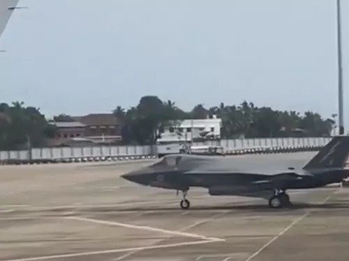 f 35b emergency landing japan uk fighter jet issue