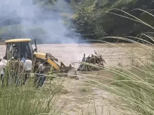 flood alert delhi yamuna himachal rain landslide india 