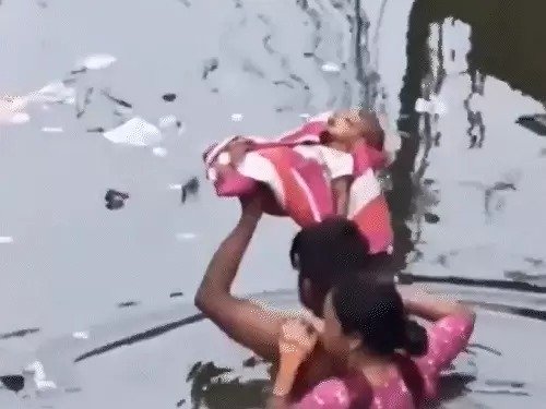 up flood 17 districts schools closed bihar deaths rain 2023