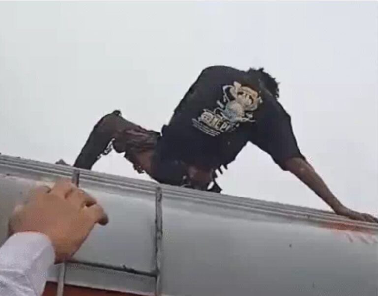 कंरट से झुलसा युवक