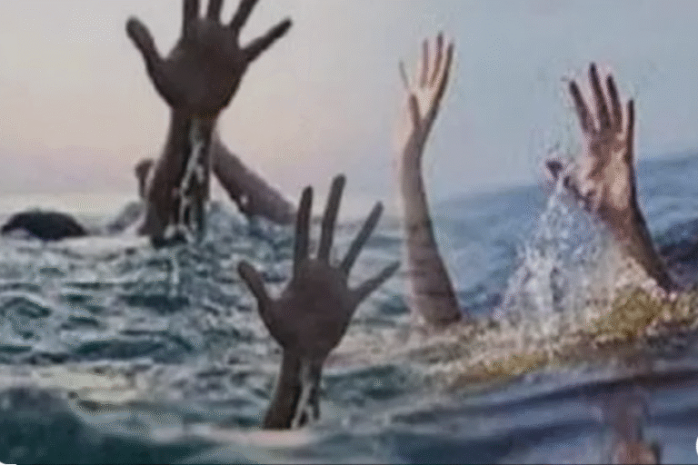 कुएं में डूबने से तीन की मौत