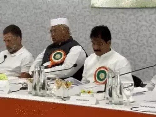patna-cwc-meeting-kharge-nitish-bjp-crisis-pm-friends