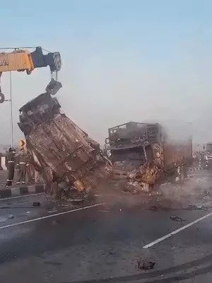 Aligarh Accident 5 Burnt Alive as CNG Car Crashes into Truck