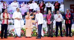 उत्कृष्ट डॉक्टरों को सम्मान