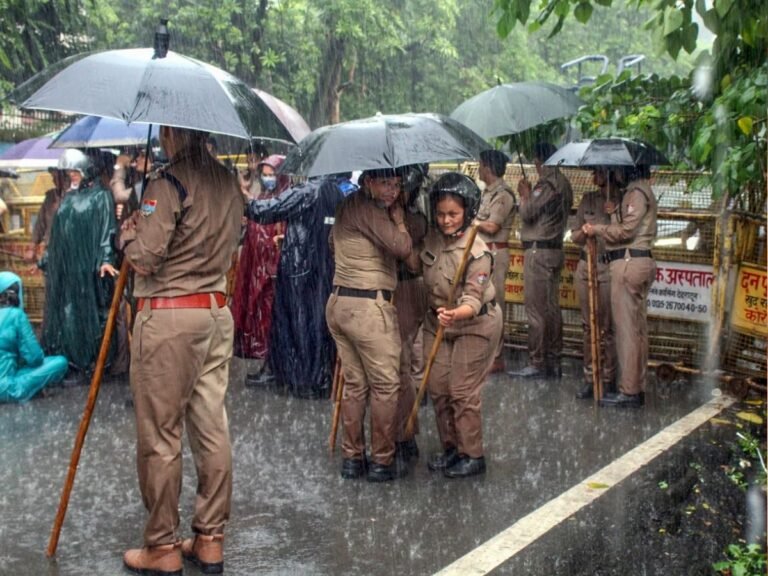 8 जिलों में भारी बारिश का रेड अलर्ट