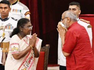 67 साल के सीपी राधाकृष्णन ने ईश्वर के नाम पर अंग्रेजी में शपथ ली।