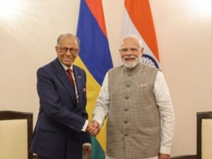 नवीनचंद्र रामगुलाम और प्रधानमंत्री नरेंद्र मोदी से मुलाकात
