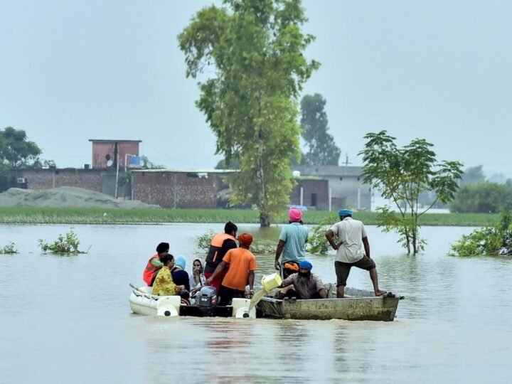 पंजाब के 11 जिलों में बाढ़