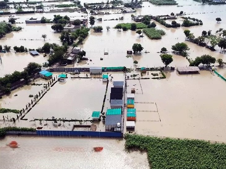 india flood rain chaos delhi yamuna mathura char dham yatra resumes landslide alert