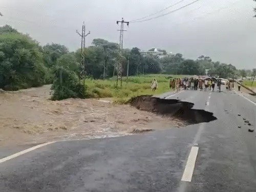  india monsoon disaster himachal landslidepunjab flood uttarakhand cloudburst 
