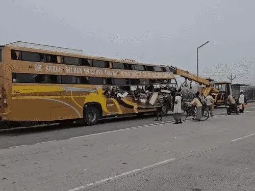 jaunpur-bus-accident varanasi-pilgrims-death 