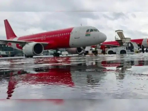 kolkata-heavy-rain-floods-deaths-metro-canceled