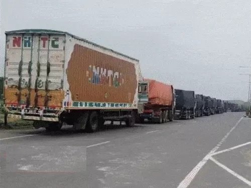 nepal jail break news indo nepal border closed trucks stuck border