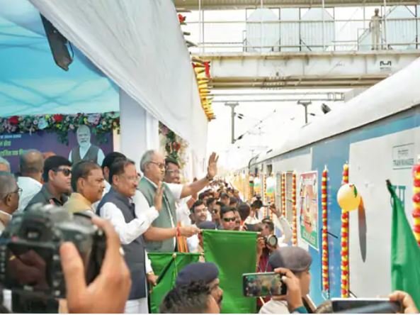 मेमू ट्रेन को हरि झंडी