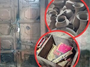 चार लोहे के संदूक और एक लकड़ी का खाली संदूक पाए गए।