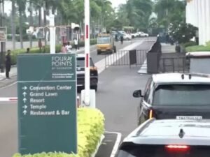 विजय पहुंचे होटल