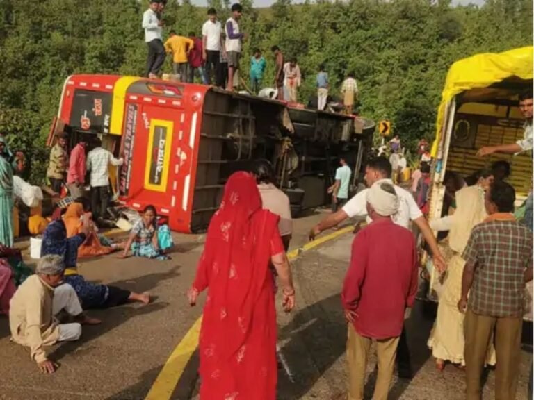 Narmada Parikrama bus overturn