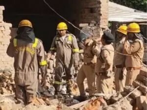 फोरेंसिक टीम को मौके पर पहुंची