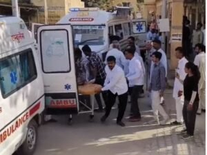 झुलसे यात्रियों को जोधपुर रेफर किया