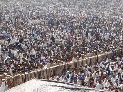 Mayawati Backs Yogi, Slams SP BSP Eyes 2027 Comeback