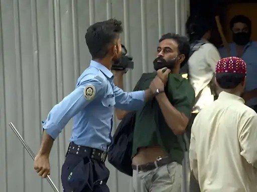 Pak Police Attacks Journalists During PoK Protest in Islamabad