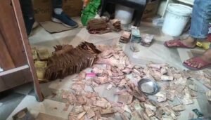 भिखारन के झोले से मिले एक लाख 