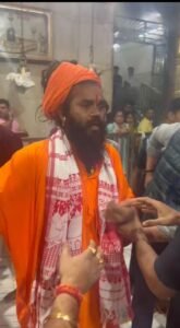 उज्जैन महाकाल मंदिर में पुजारी व संतों का विवाद