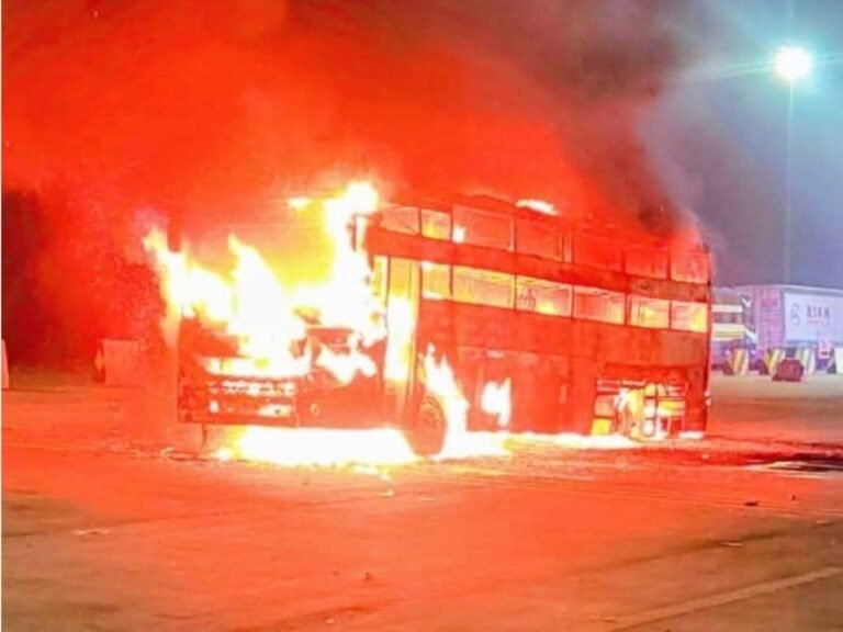 Lucknow Agra Expressway bus fire