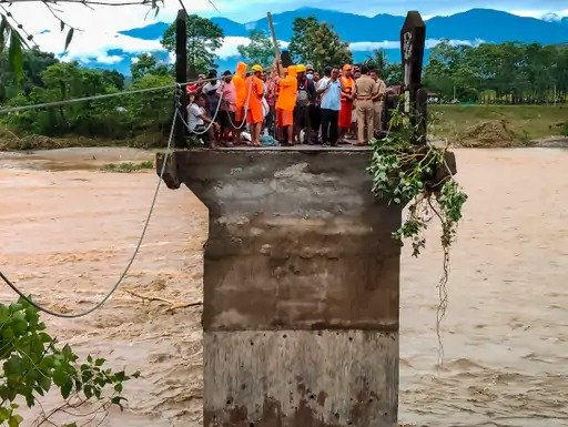 darjeeling-landslide-death-toll-tourists-stranded-vaishno-devi-cancelled