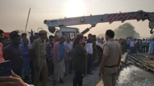 कुशीनगर में बस हादसा: 24 गंभीर रूप से घायल, हाईवे पर जाम