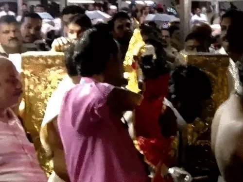  सबरीमाला मंदिर में 2 किलो सोना गायबः मुख्य आरोपी बोला – मुझे फंसाया, कोर्ट के बाहर फेंका जूता 