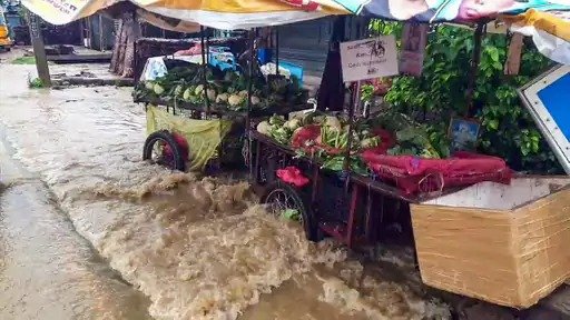 south-india-heavy-rain-kerala-tamilnadu-schools-closed-himachal-snowfall