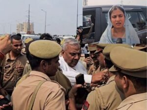 इकरा हसन को रोका