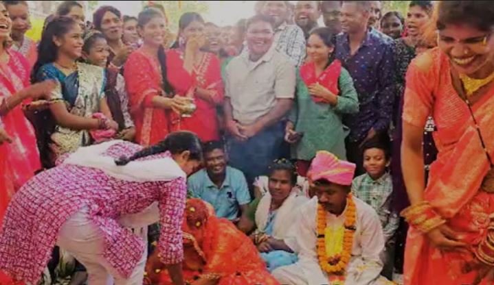 नक्सलियों की शादी