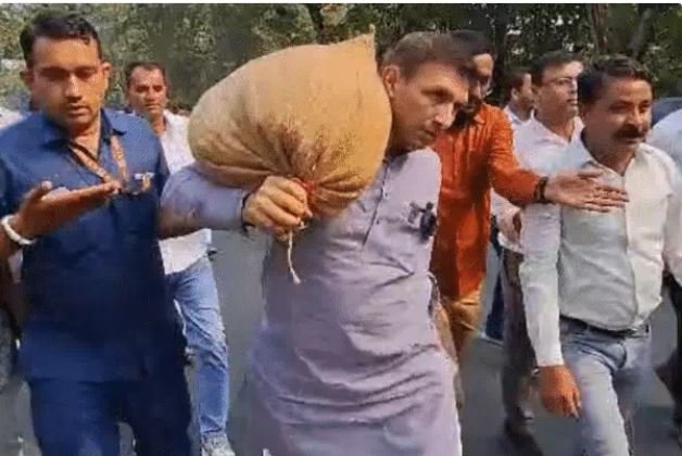 पटवारी पर FIR