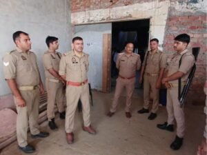 माता प्रसाद पांडेय के घर के बाहर पुलिस तैनात
