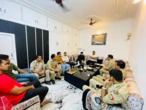 लखनऊ में रुहेलखंड प्रांत के प्रभारी नदीम अशरफ जायसी के घर दबैठी पुलिस