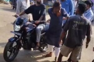 लोगों ने पीटा