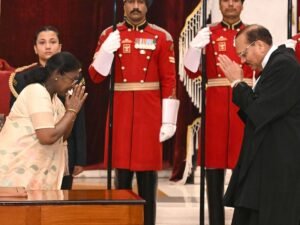 राष्ट्रपति द्रौपदी मुर्मू ने उन्हें CJI पद की शपथ दिलाई