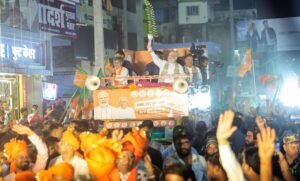 शाह ने किया रोड शो