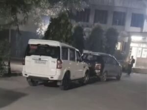 शाहीन के फ्लैट की तलाशी