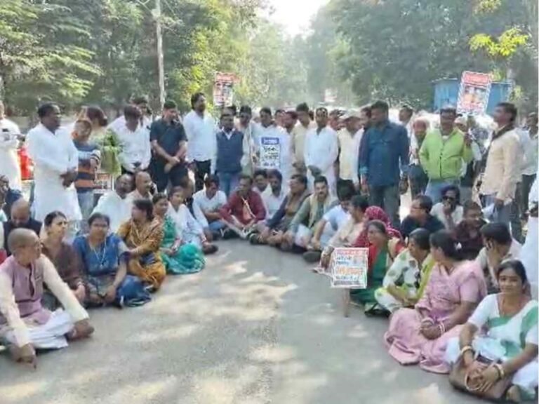 Congress protest against railway administration
