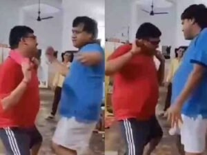 आरोपी कैदी हाफ पैंट, टी-शर्ट और गमछा में