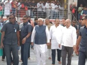 महावीर मंदिर पहुंचे नीतीश