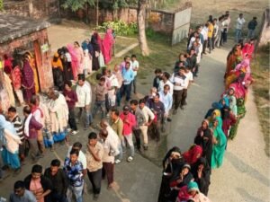 आखिरी चरण में मतदान जारी