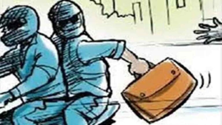 Mahu News: Rs 10 lakh looted in broad daylight in Mhow