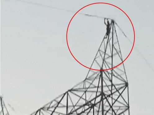 CG News: youth-climbs-high-tension-tower-for-mobile-rescued