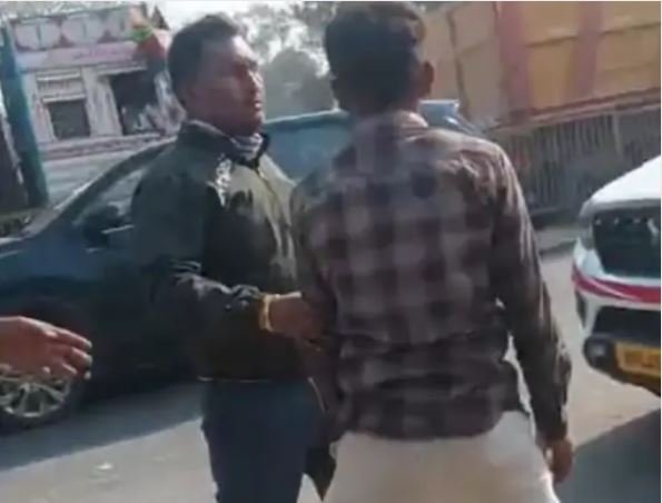 डायल 112 के स्टाफ से मारपीट