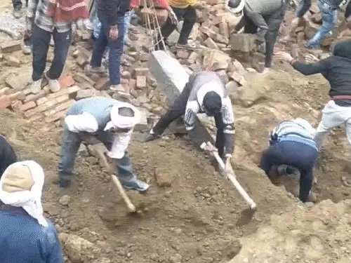 Agra Wall Collapse 2 Dead 7 Trapped Under Debris
